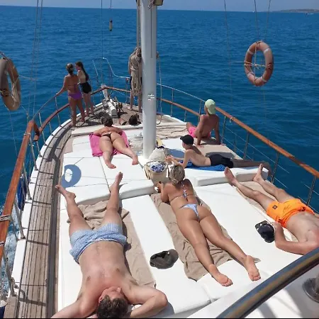 Vip Boat Hotel en barco *